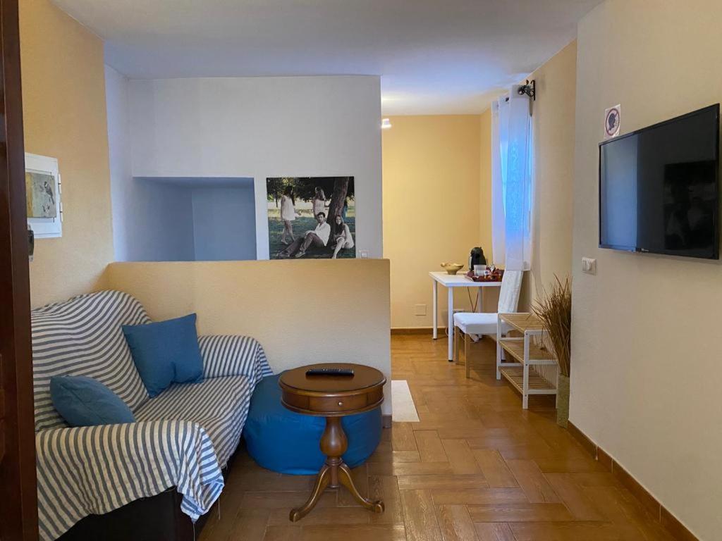 Familia Anfitriona Acoge Apartment Sevilla Bagian luar foto