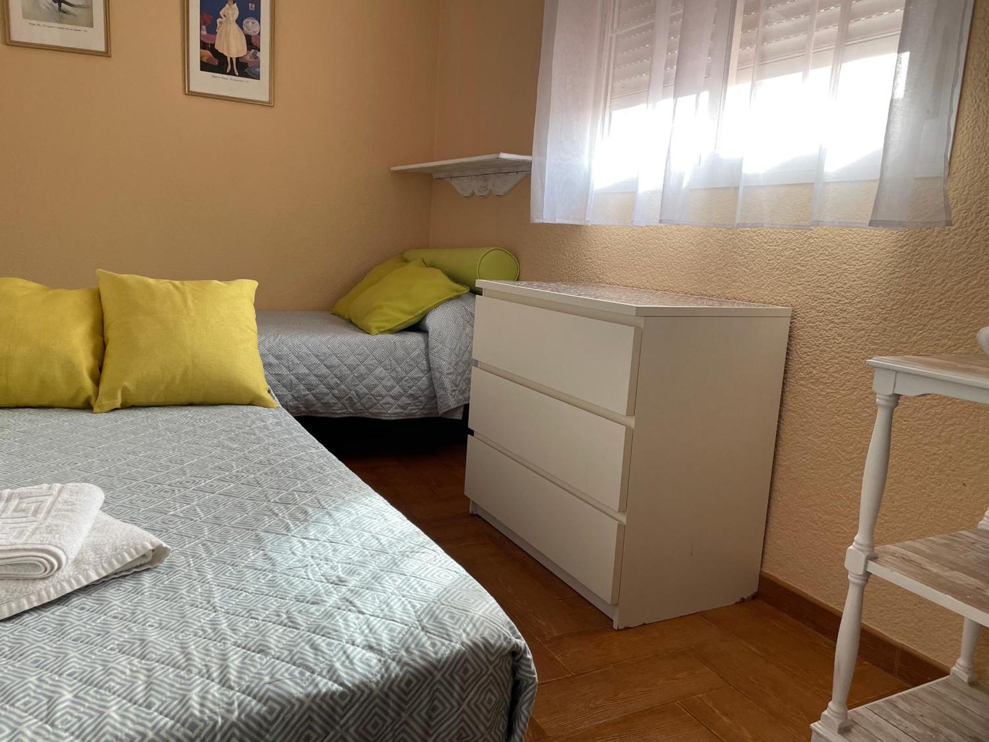 Familia Anfitriona Acoge Apartment Sevilla Bagian luar foto